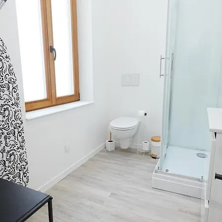 Au Detour Du Beffroi *